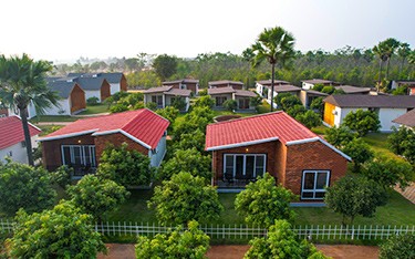 Explore spacious cottages and open plots for sale at USM Infra Go Ranch in Aler. Enjoy 15 years of free resort membership with your plot purchase.